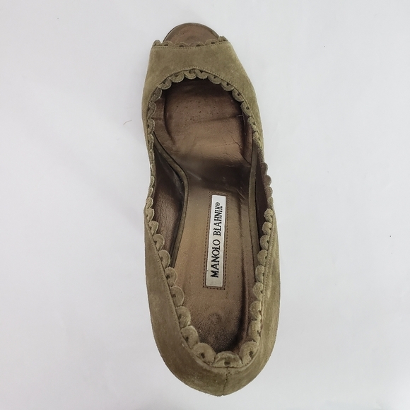 SINGLE right shoe- Manolo Blahnik olive green suede peep toe pump - Picture 4 of 6